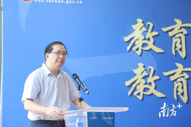 佛山广电网络党委书记、总经理杨长校在签约仪式上致辞。