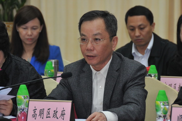 高明区政务委员李杰铿发言